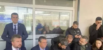 CHP Genel Başkanı Özgür Özel, İzmir'de öldürülen taksici Oğuz Erge'nin ailesine taziye ziyaretinde bulundu