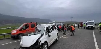 İslahiye'de hafif ticari araçla kamyonet çarpıştı: 3 yaralı