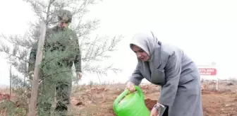 Türkiye, depremde hayatını kaybedenlere destek olmaya devam ediyor