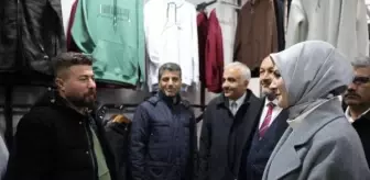 Bakan Göktaş, esnafı ziyaret etti, spor mağazasından alışveriş yaptı