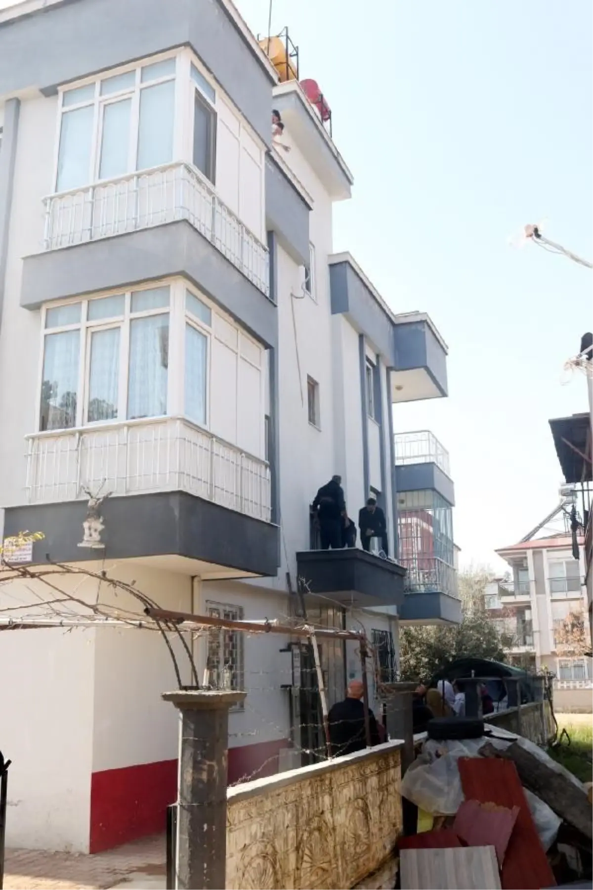 Antalya'da Güneş Enerjisi Sistemini Tamir Ederken Ağır Yaralandı