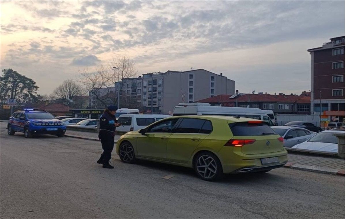 İl Jandarma Komutanlığı ekipleri aranan şahısları yakaladı