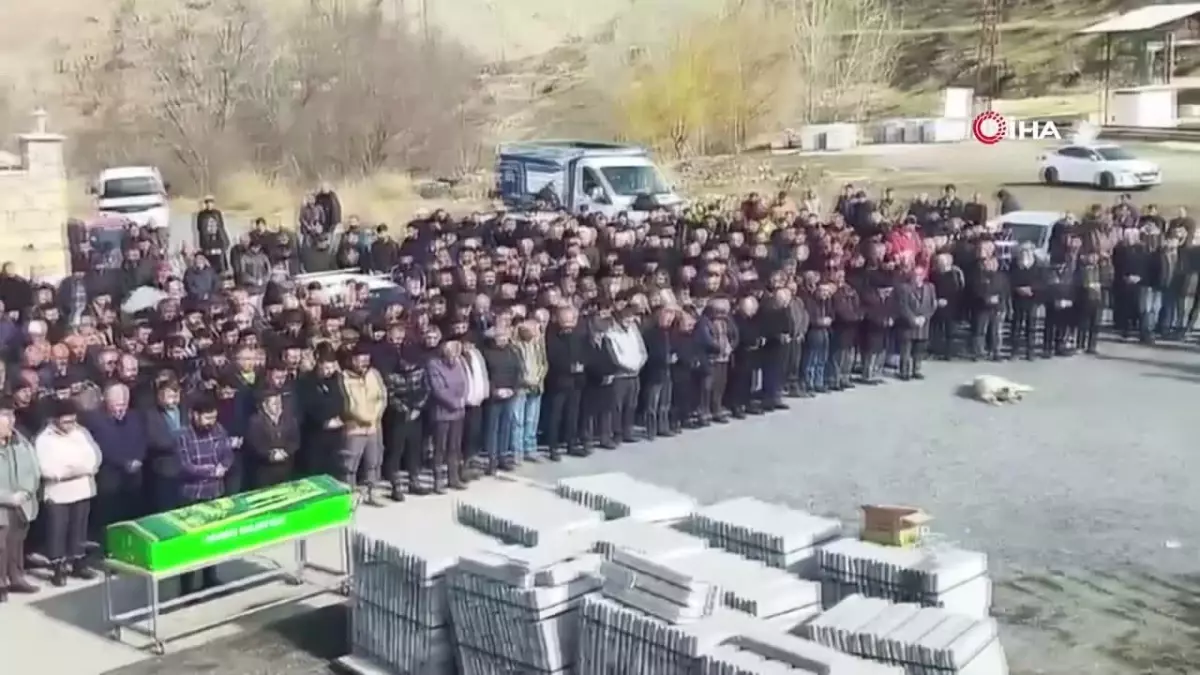 Kuzey Marmara Otoyolu'ndaki kaza sonucu hayatını kaybeden şoför son yolculuğuna uğurlandı
