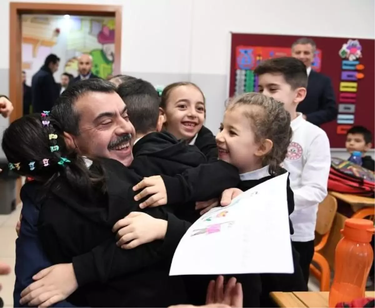 Milli Eğitim Bakanı Yusuf Tekin, Şehit Güner Altınok İlkokulu'nu ziyaret etti