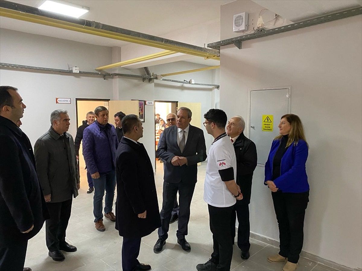 Çanakkale Valisi Kepez Mesleki ve Teknik Anadolu Lisesi'ni ziyaret etti