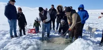 Çıldır Gölü'nde Eskimo Usulü Balık Avı