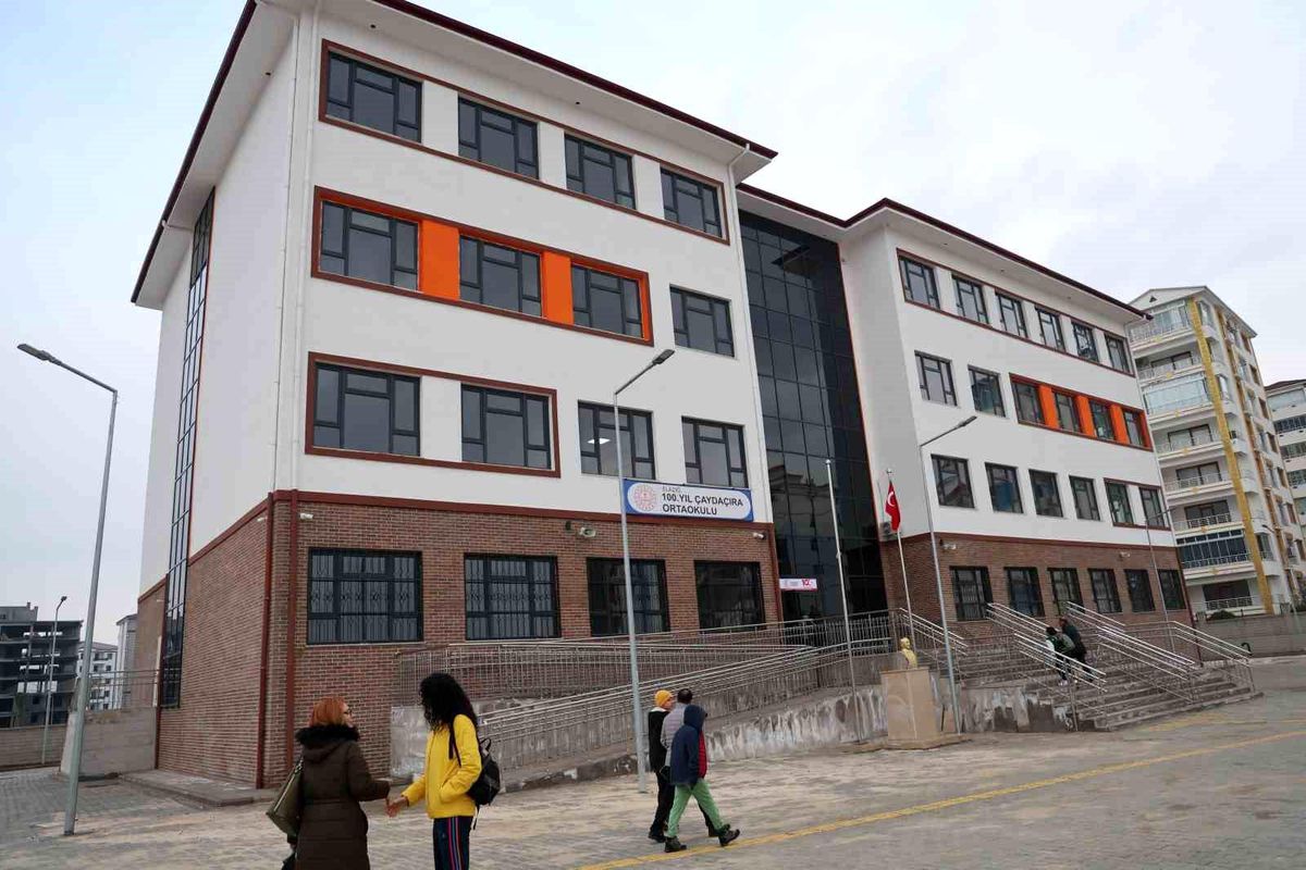 Elazığ'da 100. Yıl Çaydaçıra Ortaokulu Öğrencilerine Kavuştu