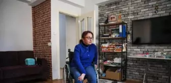 Depremde evlerini kaybeden engelli anne ve kızı yeni hayatlarına Antalya'da devam ediyor