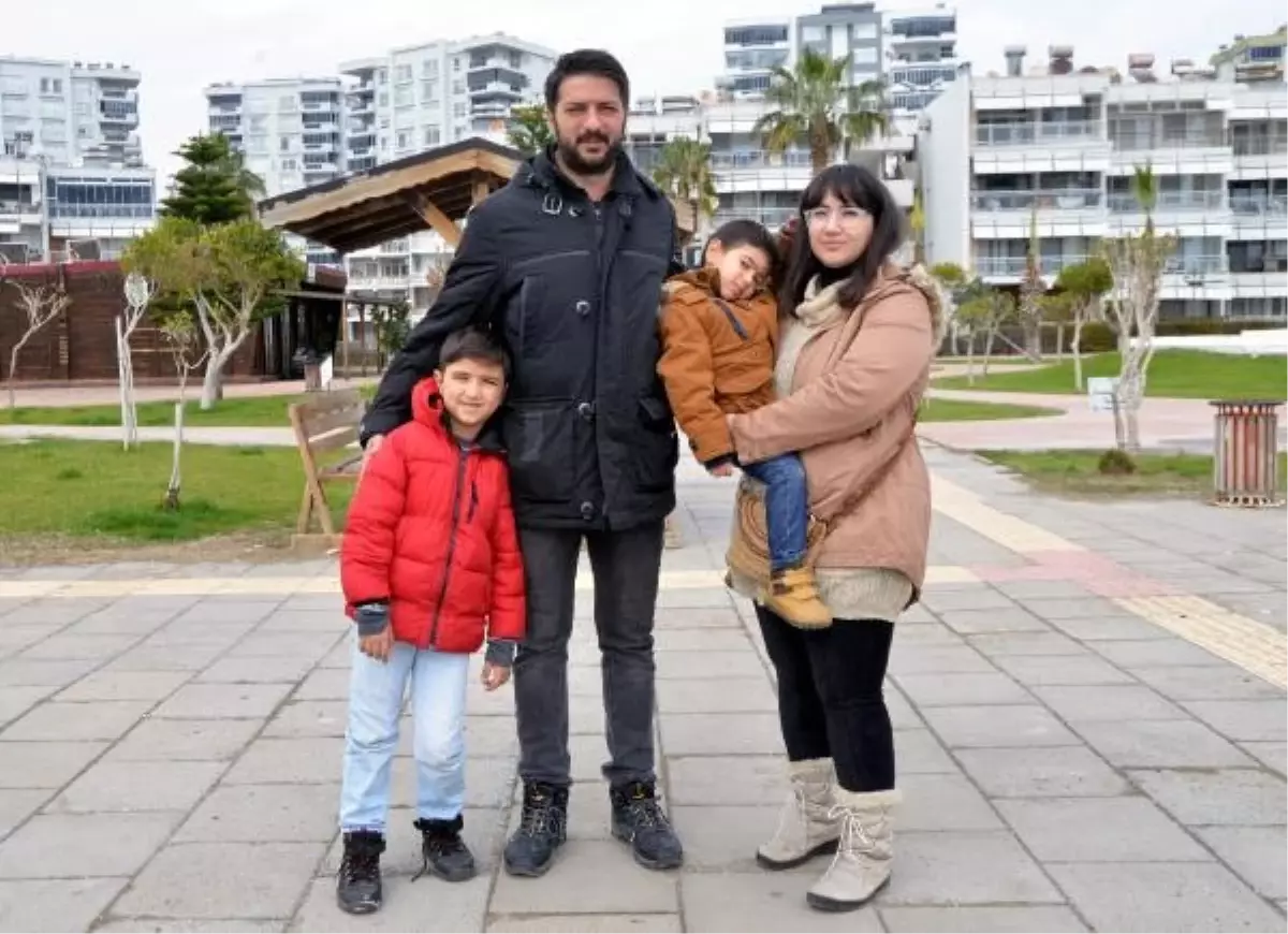 Depremde Yanındaki Oğluyla Kurtulan Akademisyen: Hayatımın En Zor Gecesiydi