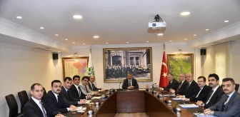 Edirne Valisi Yunus Sezer, yatırım projeleri ve spor kulüpleriyle ilgili toplantı düzenledi