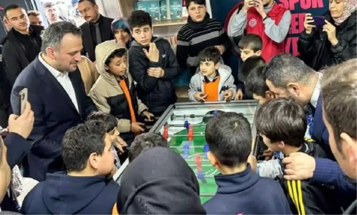 Gençlik ve Spor Bakan Yardımcısı Enes Eminoğlu, Gaziantep'te gençlerle bir araya geldi
