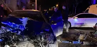 Bolu'da kavşakta kafa kafaya çarpışan otomobillerde 5 kişi yaralandı