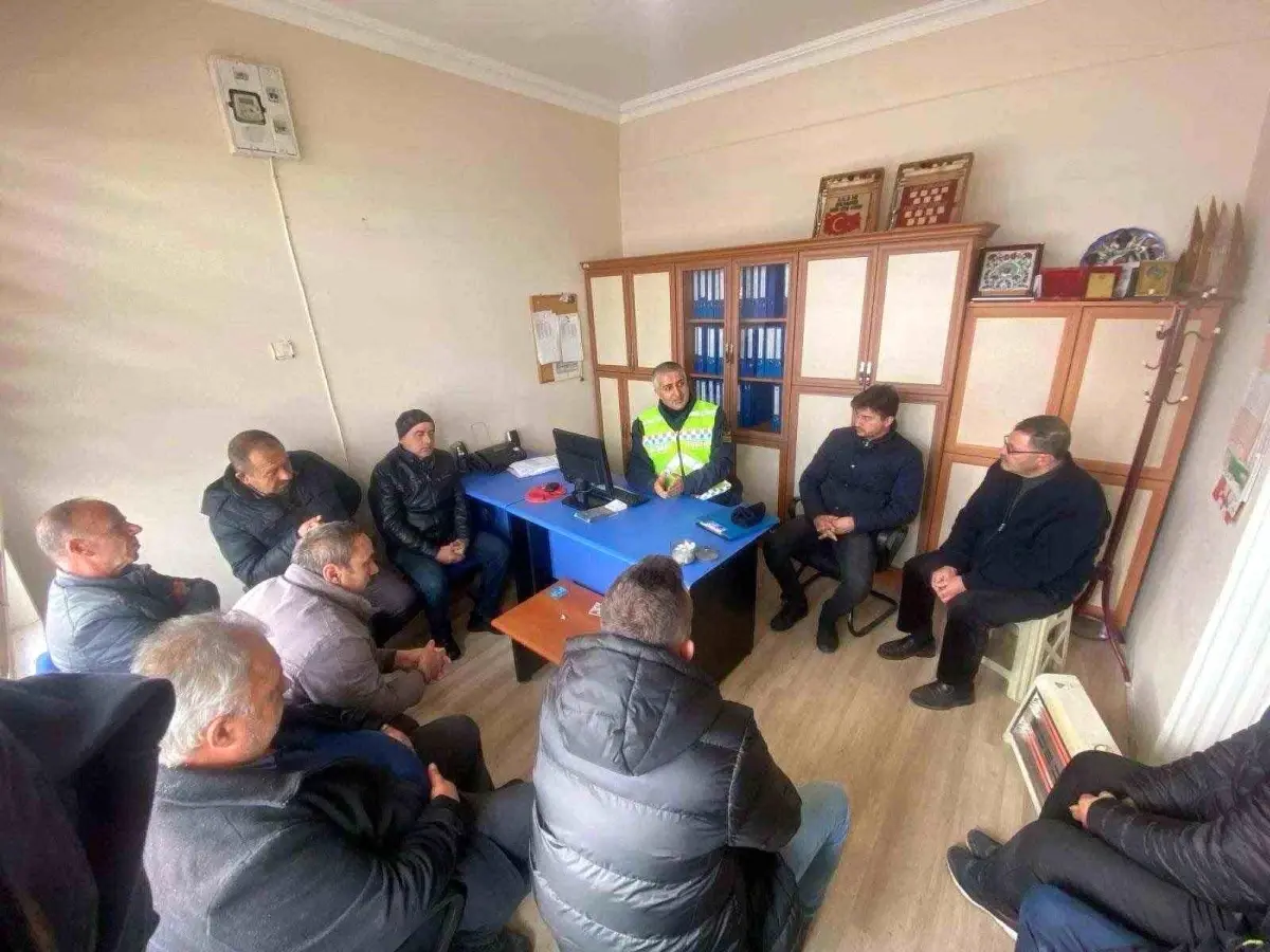 Gölpazarı ilçesinde otobüs ve minibüs şoförlerine trafik bilgilendirmesi yapıldı