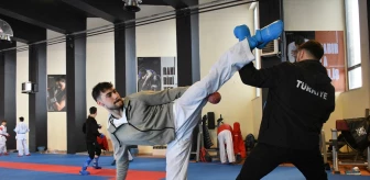 Sakarya'da Karate Şampiyonu Yusuf Eren Temizel, Avrupa Şampiyonluğu İçin Ter Döküyor