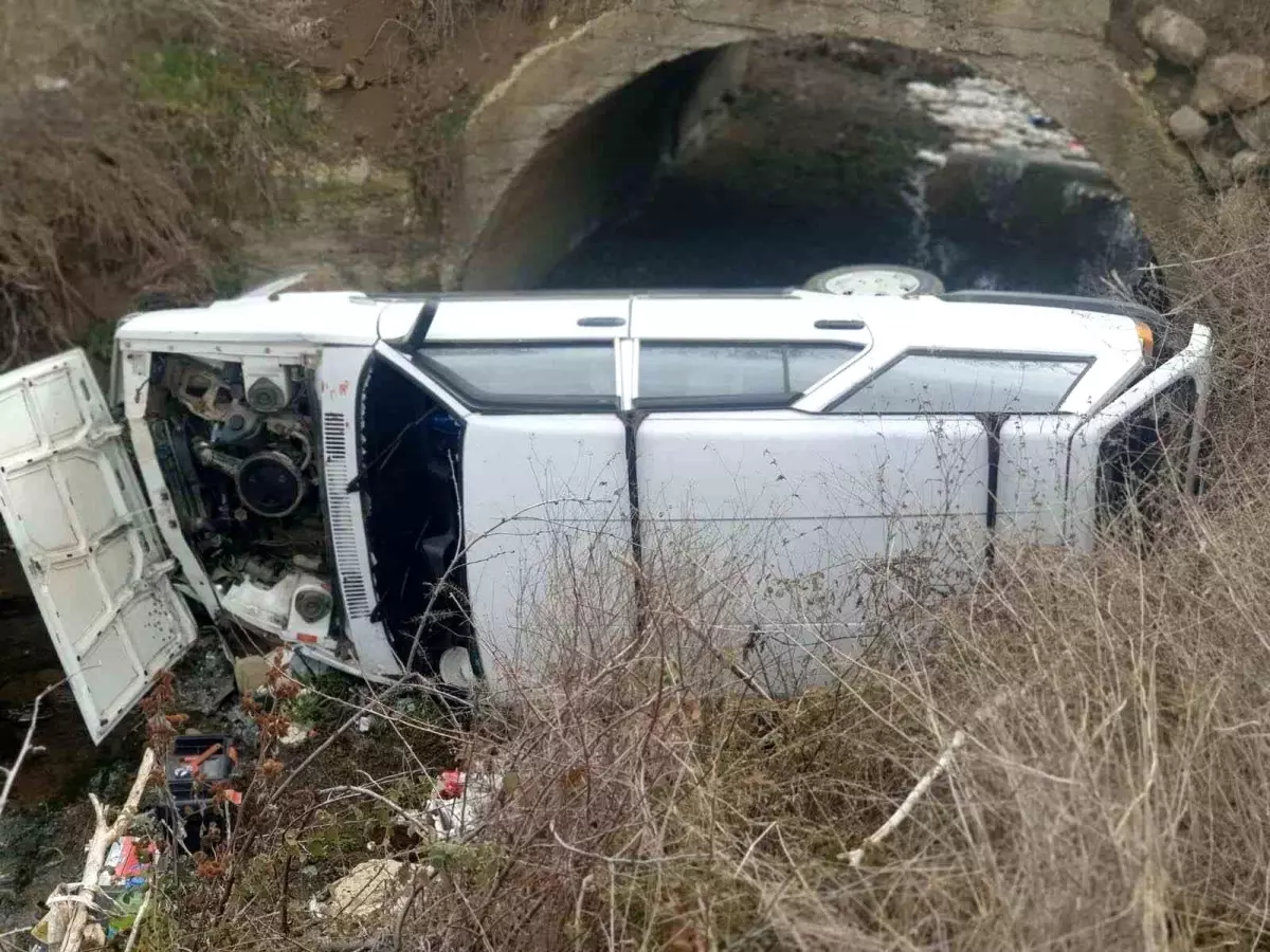 Sungurlu'da otomobil menfeze uçtu: 1 yaralı