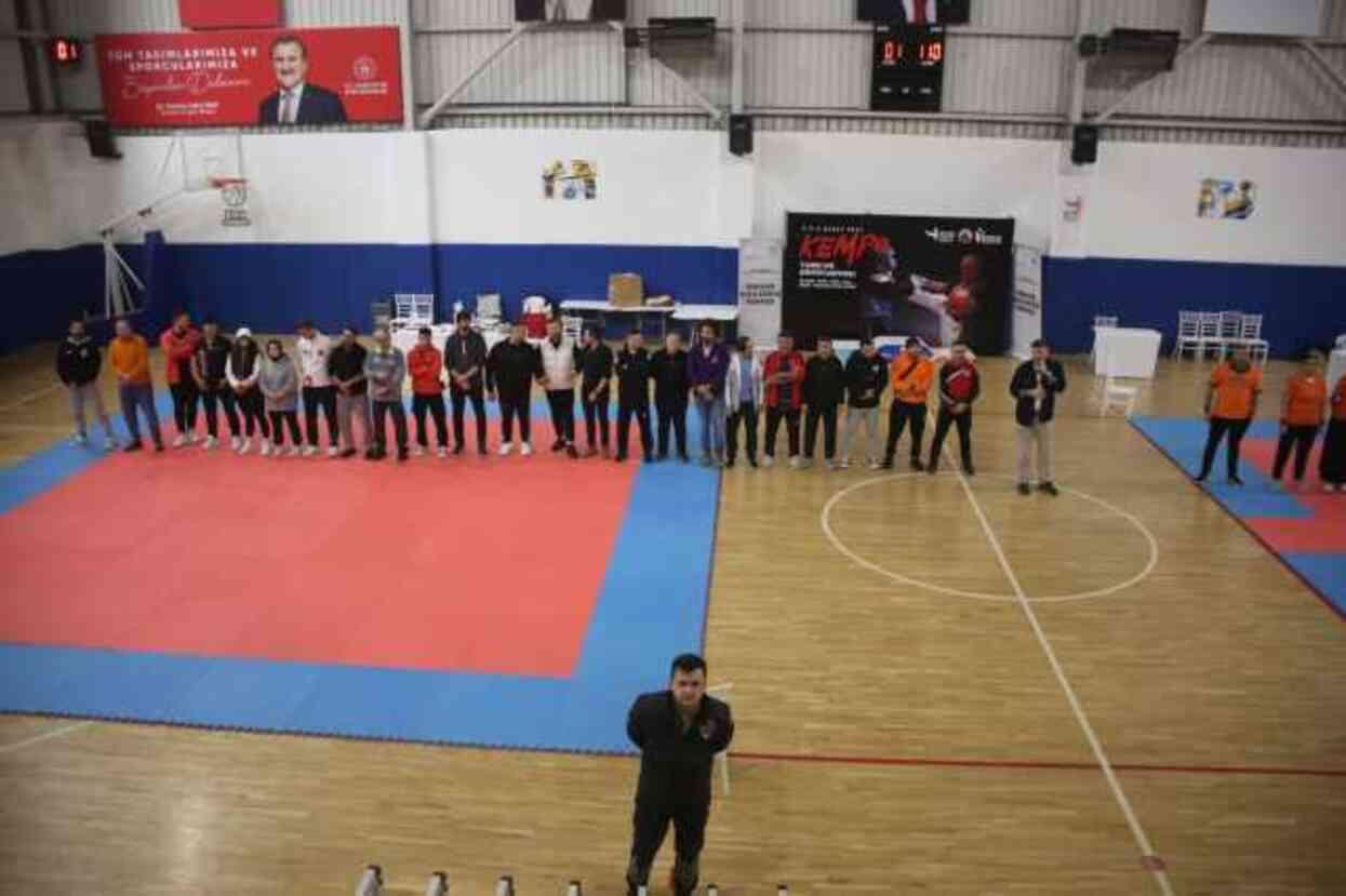 Türkiye Kempo Şampiyonası'nın heyecan verici açılışı İstanbul'da gerçekleşti Türkiye Kempo Şampiyonası'nın heyecan verici açılışı İstanbul'da gerçekleşti
