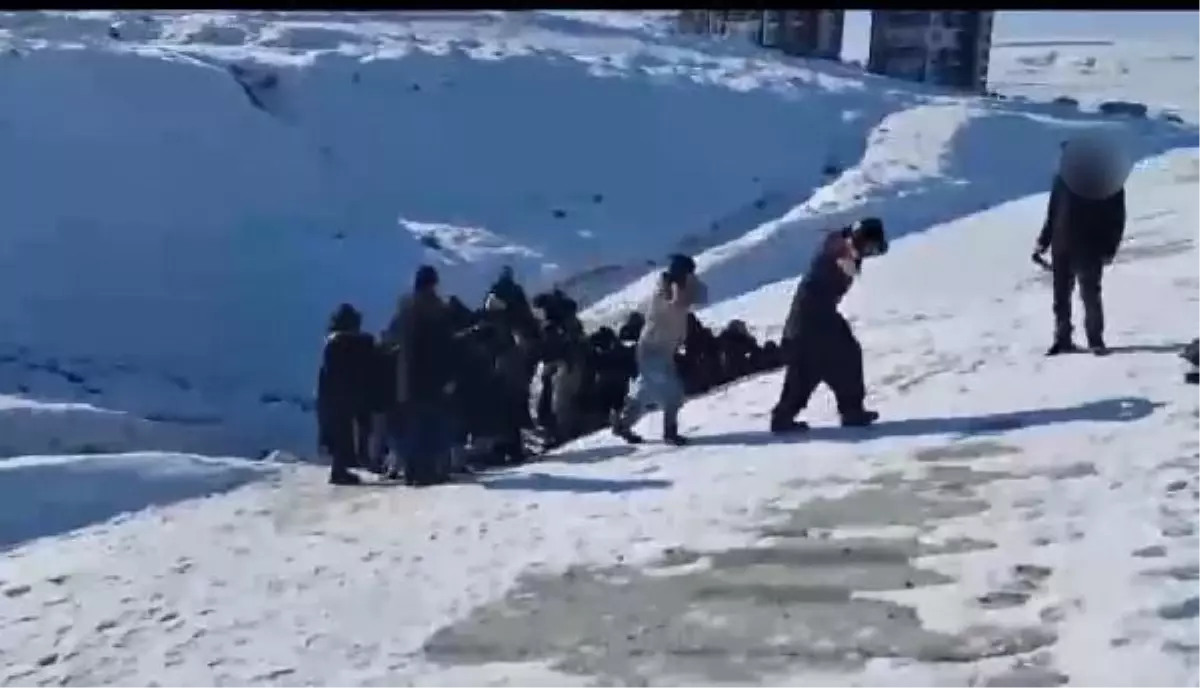Van'da göçmen kaçakçılarına operasyon: 4 tutuklama