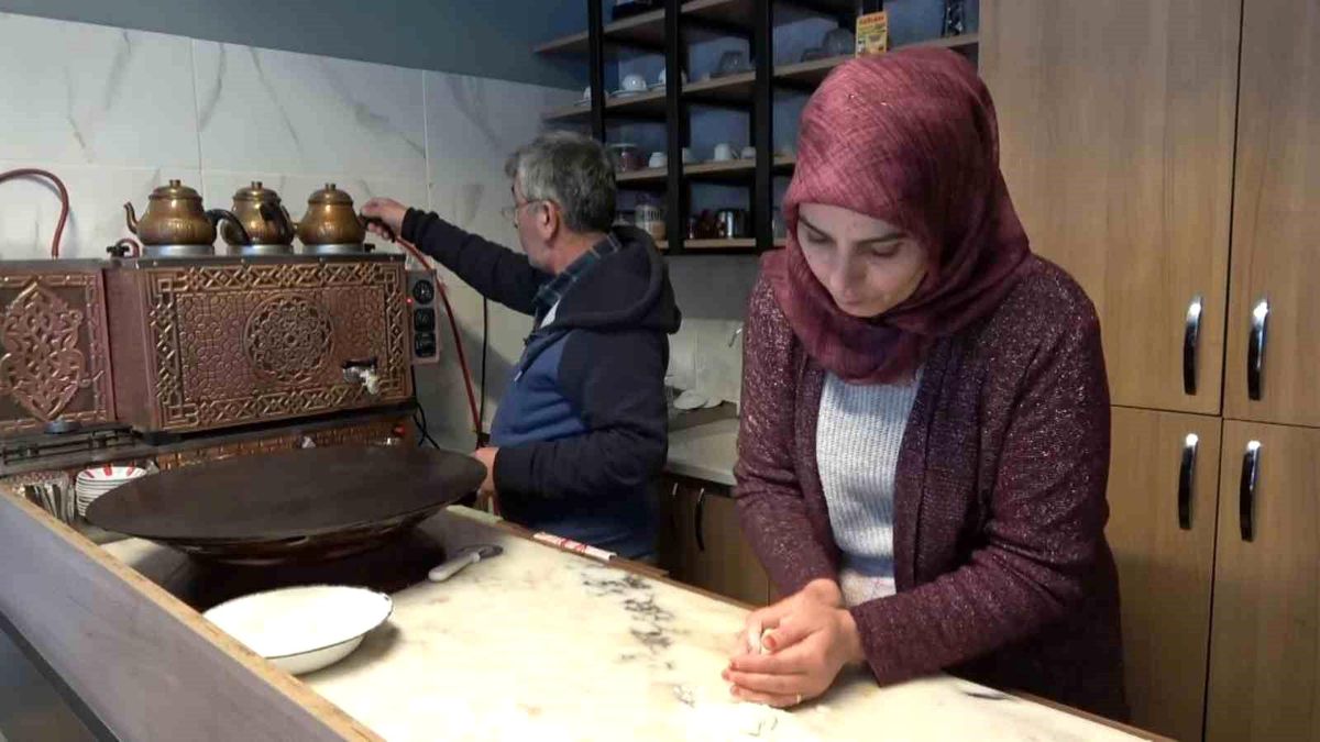 Depremzedeler Bursa'da Gözleme ve Çi Börek İşiyle Hayatlarını Sürdürüyor