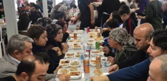 Gastronominin Nobel ödüllü şefi Ebru Baybara Demir, depremzedelere taziye yemeği dağıttı