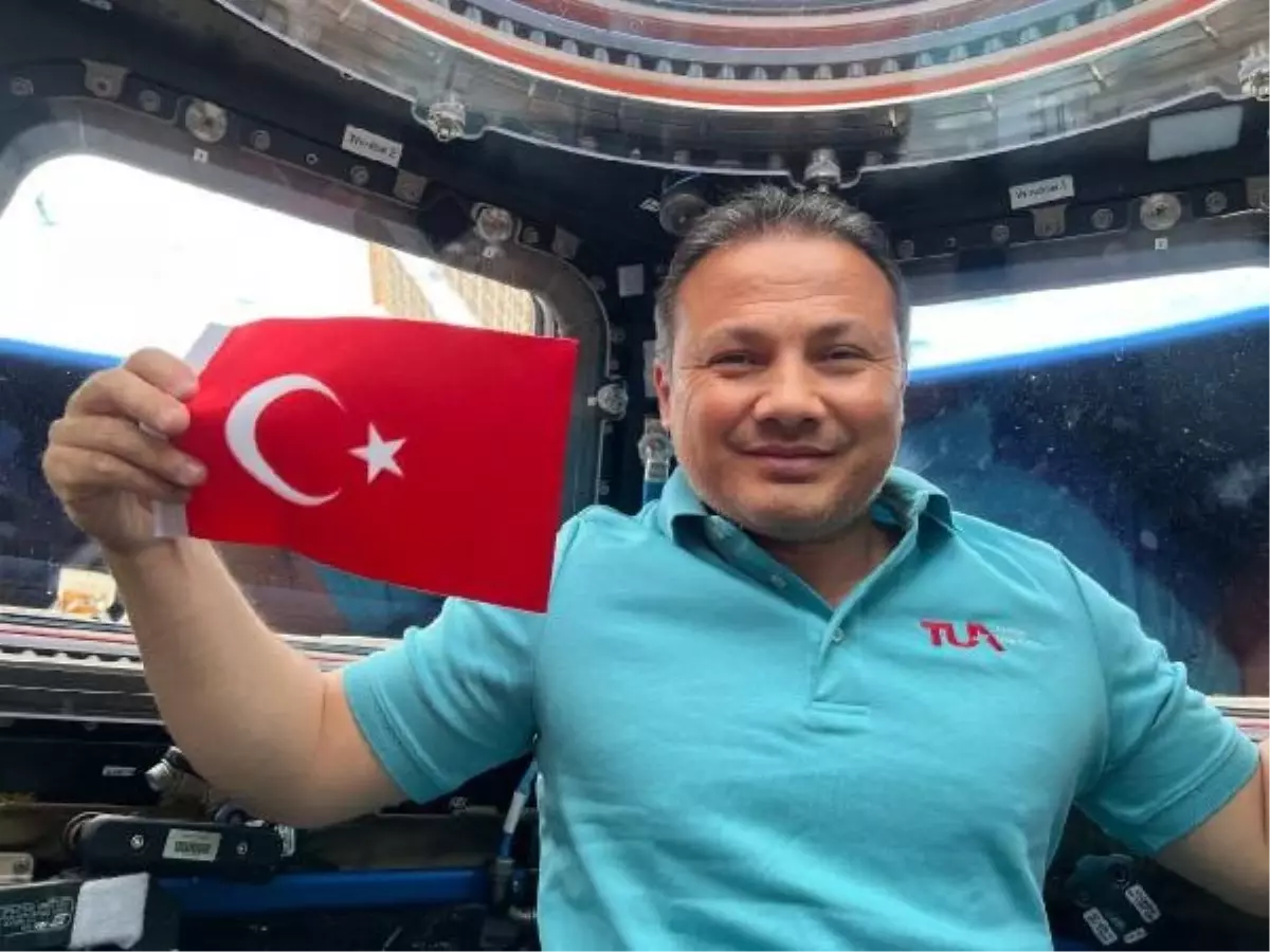 Türkiye'nin ilk astronotunun dönüşü bir kez daha ertelendi