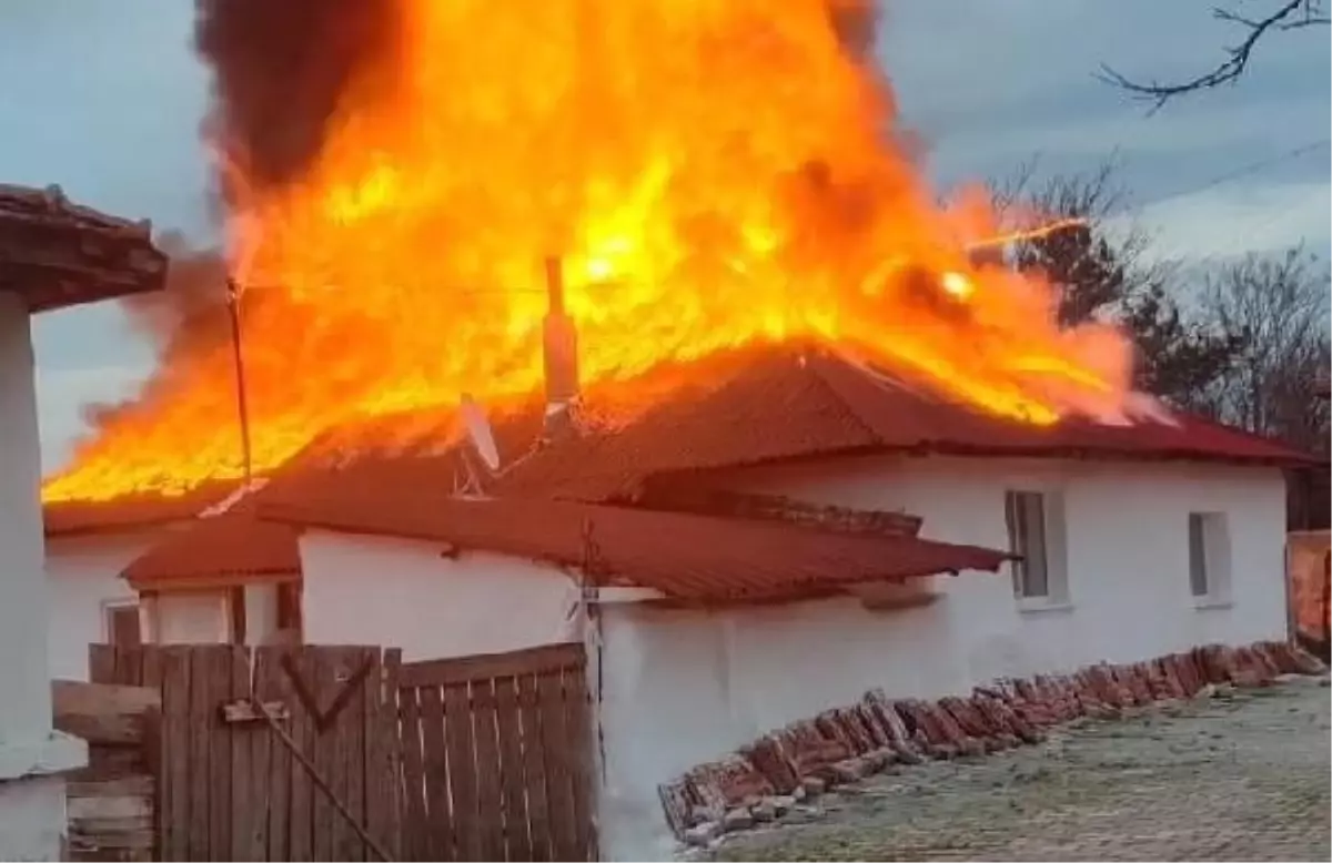 Amasya'da tek katlı ev yangında kullanılamaz hale geldi