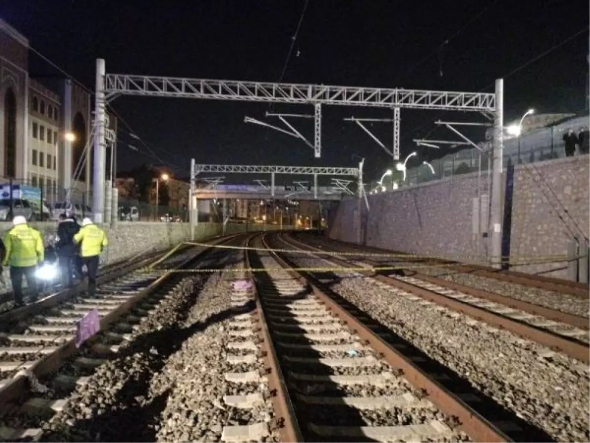 Ankara'da Otomobil Köprü Bariyerine Çarptı: 1 Ölü, 2 Yaralı