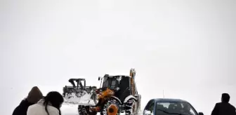 Van'da Mahsur Kalan 3 Öğretmen Kurtarıldı