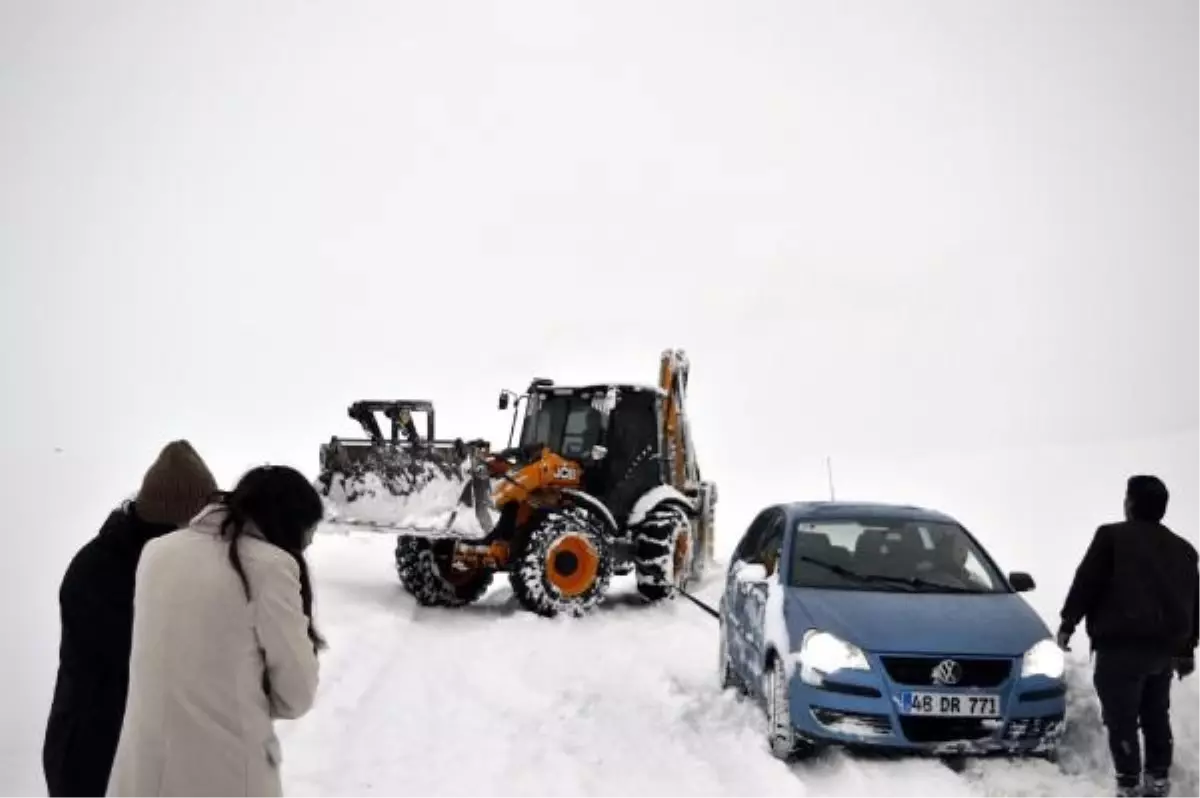 Van'da Mahsur Kalan 3 Öğretmen Kurtarıldı