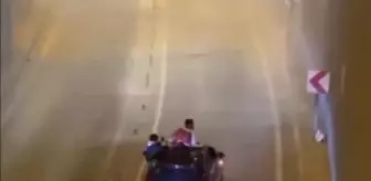 Antalya'da asker uğurlayan gençler alt geçidi trafiğe kapattı