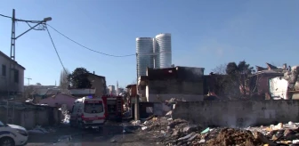 Ataşehir'de Metruk Bina Yangını