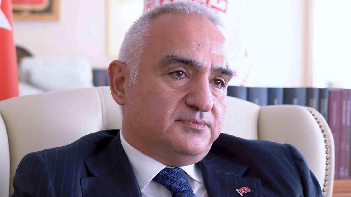 Bakan Ersoy, Malatya'da yaşanan depremde gözyaşlarına hakim olamadı