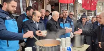 Çelikhan'da depremzedelere çorba ikramı yapıldı