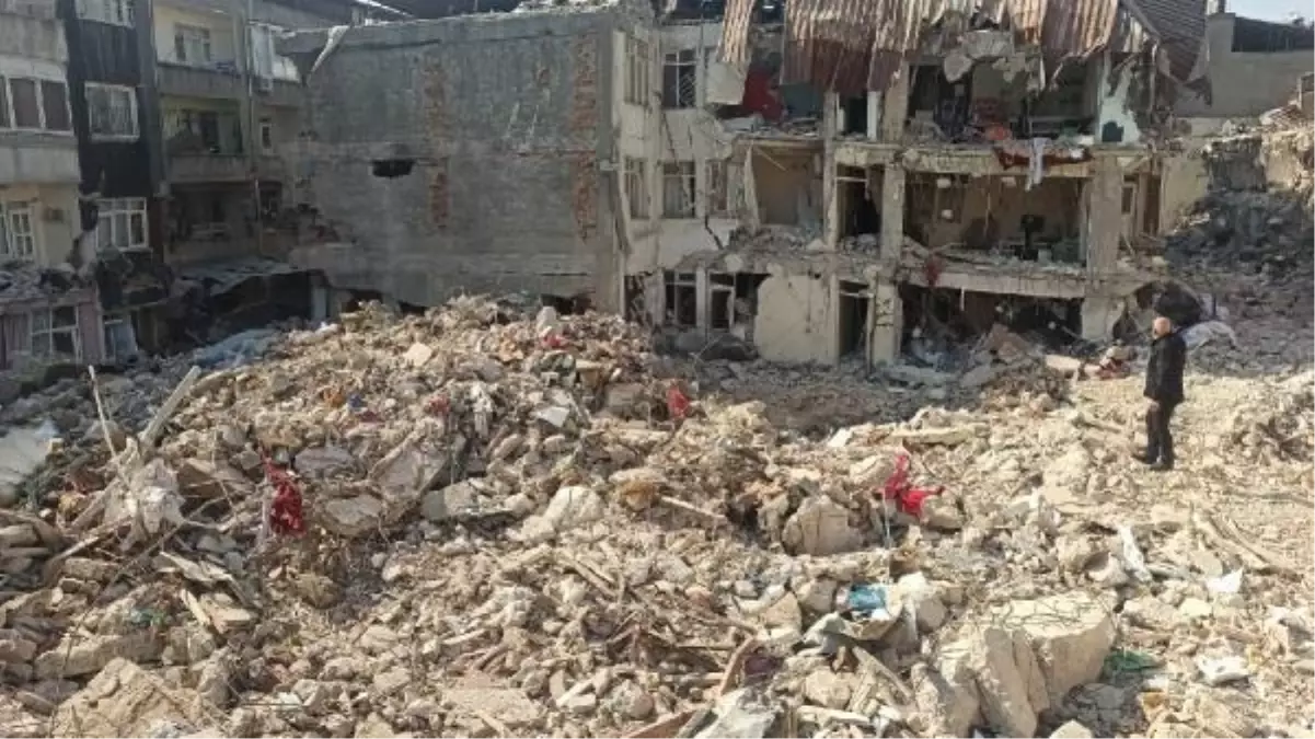 Depremde hayatını kaybeden çocuğun annesi: 'Kızımı kurtardık, oğlumu duyamadık'