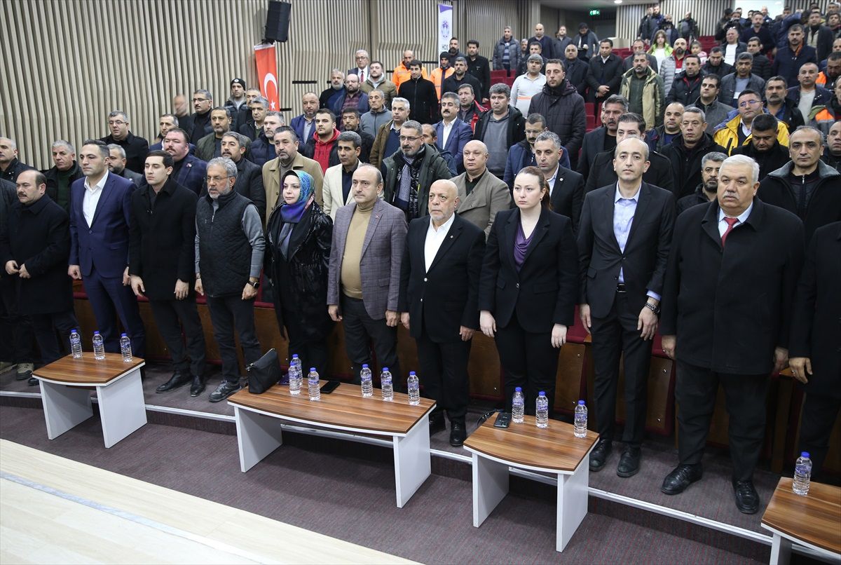 HAK-İŞ Konfederasyonu, Malatya ve Kahramanmaraş'taki depremde hayatını kaybedenler için anma programı düzenledi