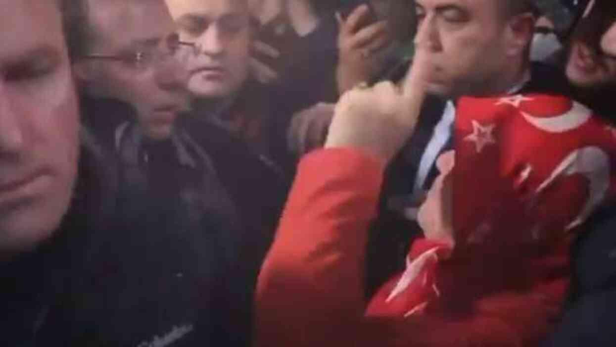 Hatay ziyaretinde vatandaş İmamoğlu'na feryat etti: Akrabasıyım ama Lütfü Savaş'ı istemiyorum Hatay ziyaretinde vatandaş İmamoğlu'na feryat etti: Akrabasıyım ama Lütfü Savaş'ı istemiyorum