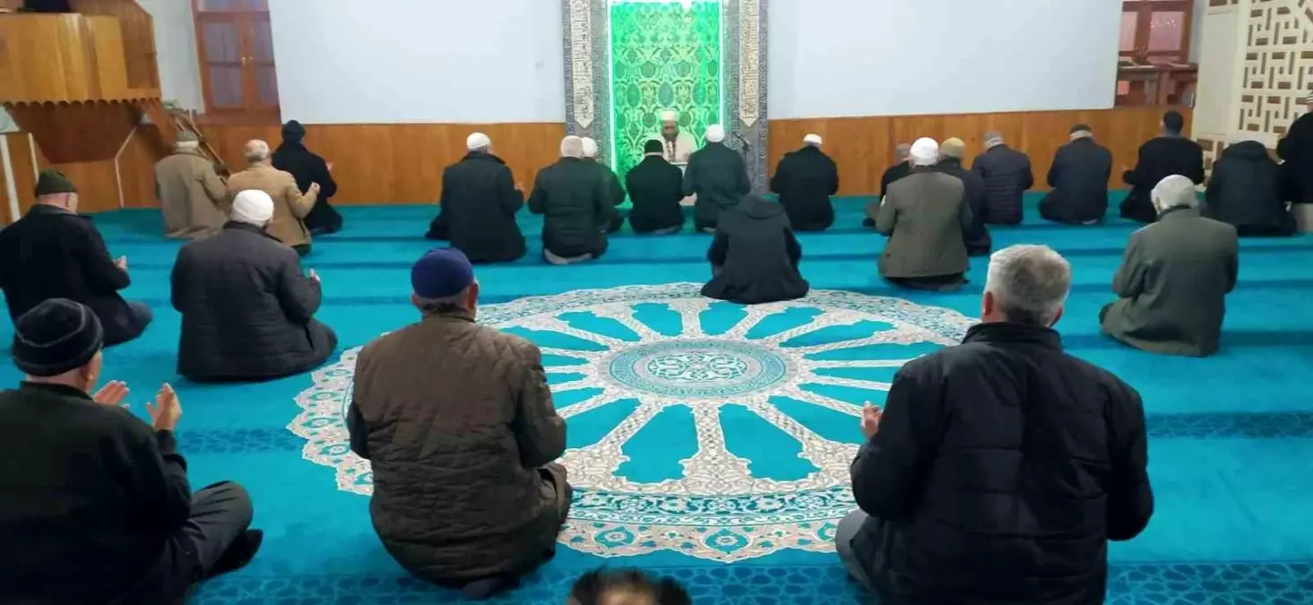 Hisarcık'ta 6 Şubat depreminde hayatını kaybedenler için dualar edildi
