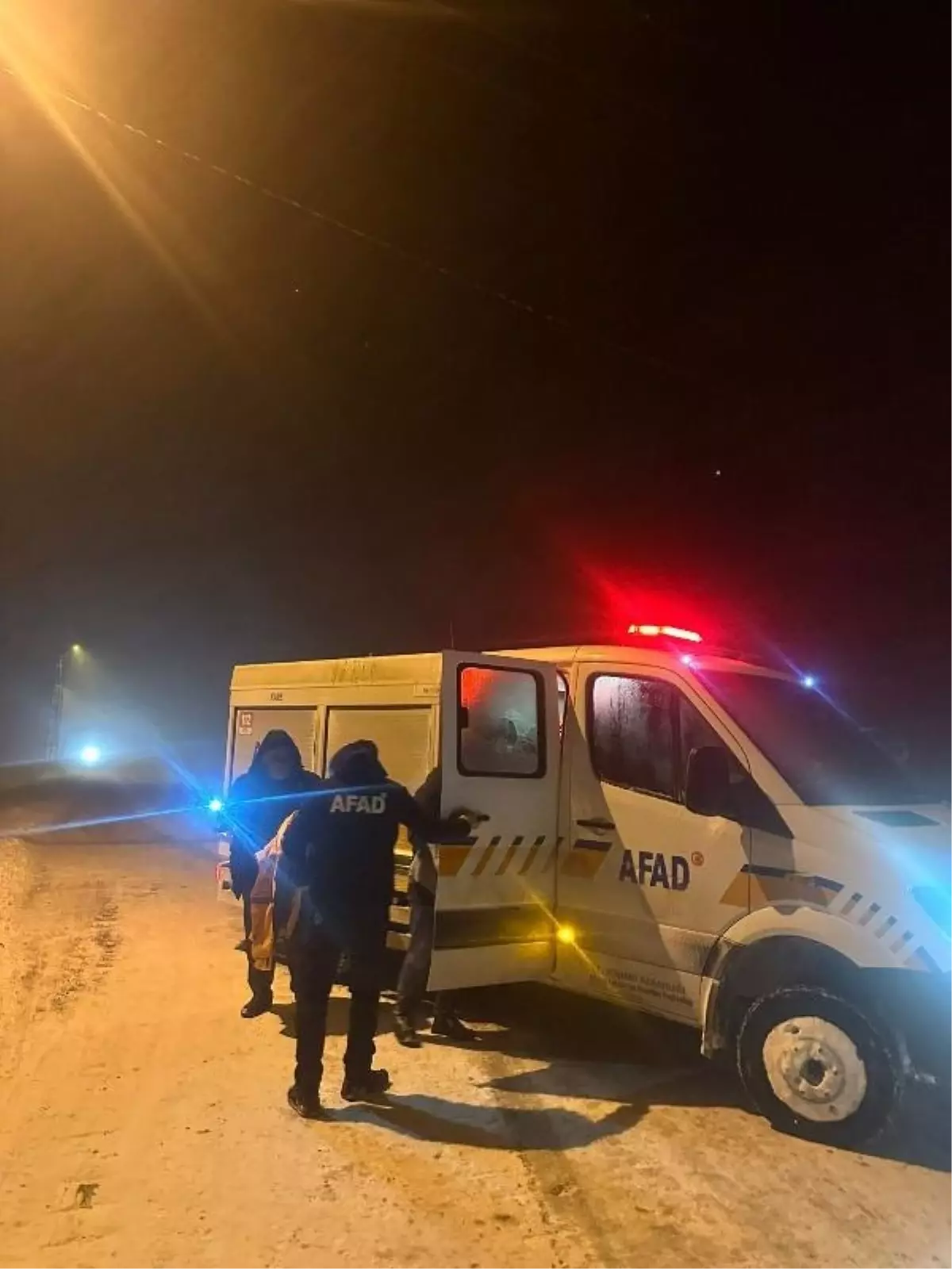 Ardahan Kara Yolunda Mahsur Kalan 110 Kişi Kurtarıldı