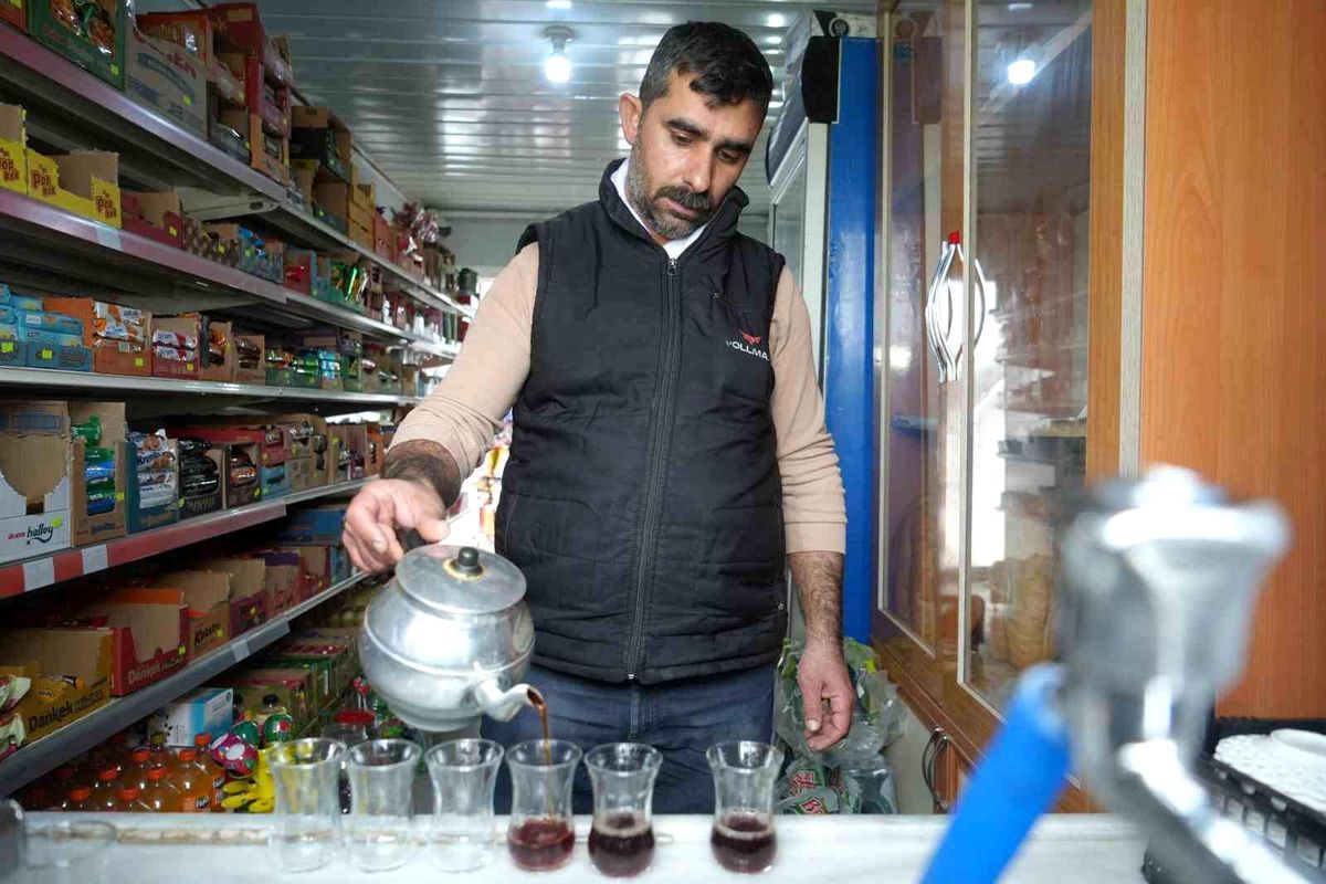 Depremzedelerin Hayata Tutunma Hikayesi: Konteynerde Açılan Bakkal