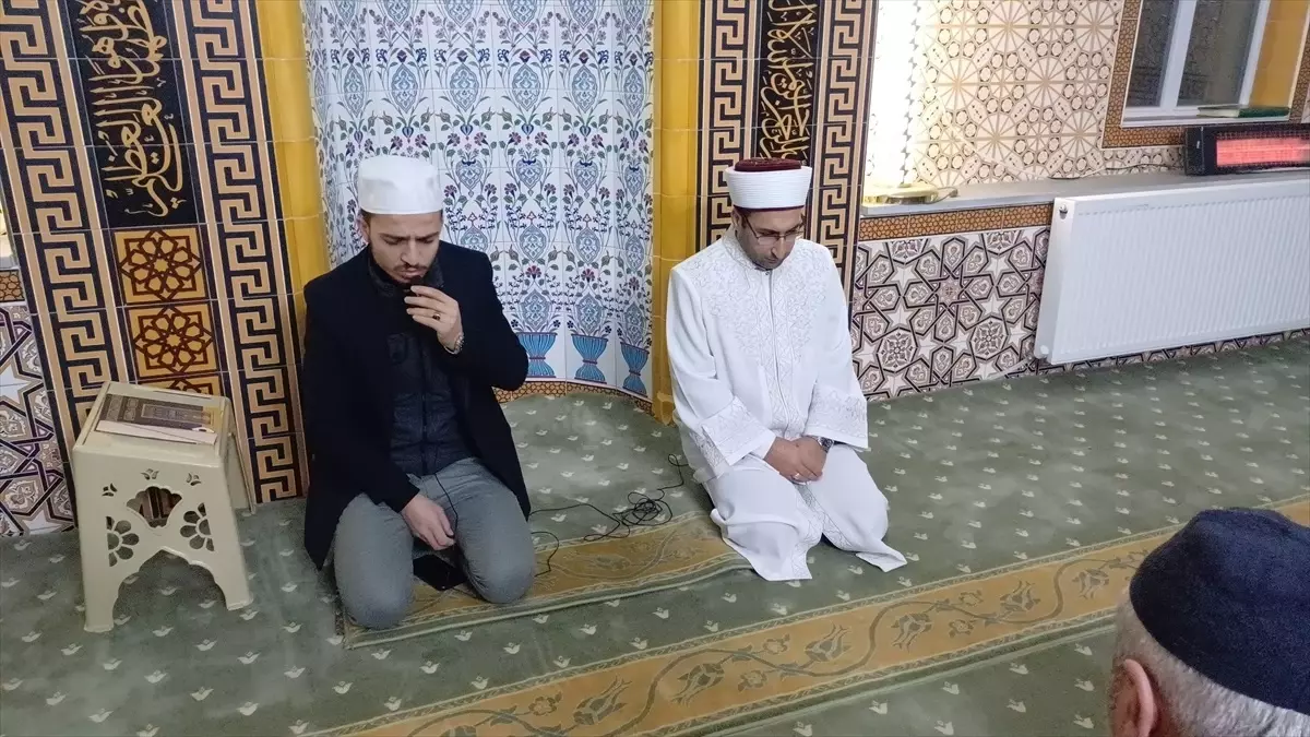 Malazgirt'te depremde hayatını kaybedenler için dua edildi
