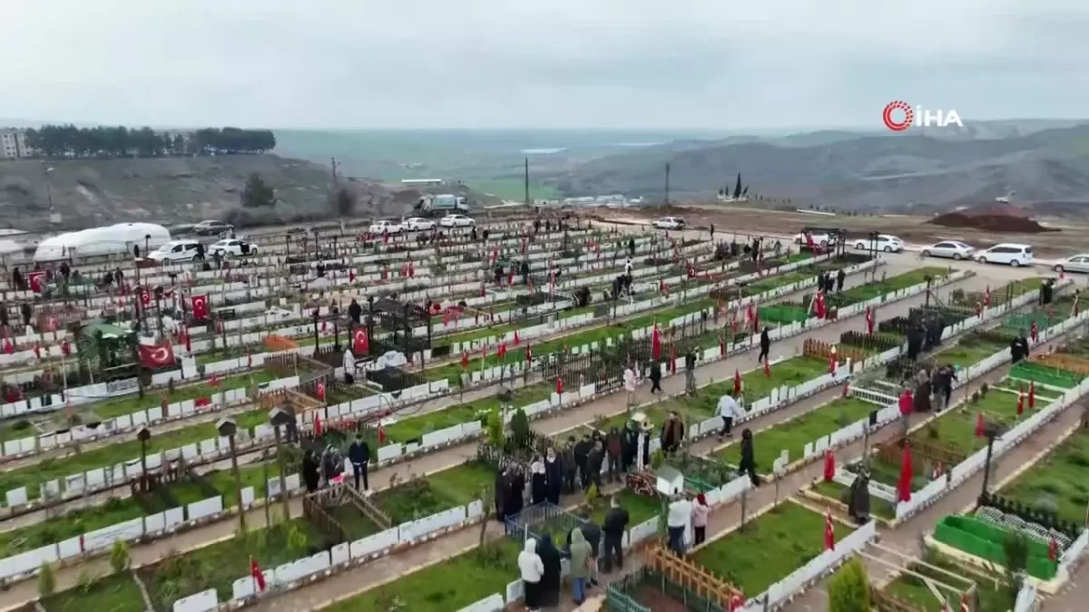 Adıyaman Depremi Kurbanları 1. Yıl Dönümünde Mezarlığa Akın Etti