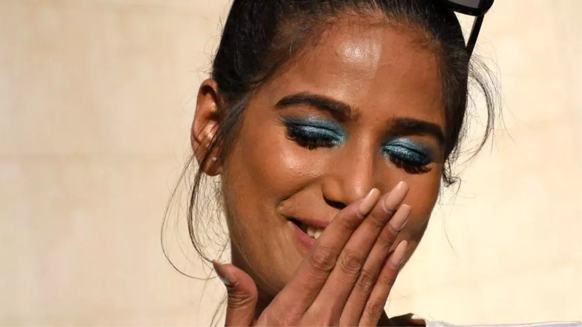 Hint Oyuncu Poonam Pandey'in Rahim Ağzı Kanseri Kampanyası Tartışma Yarattı