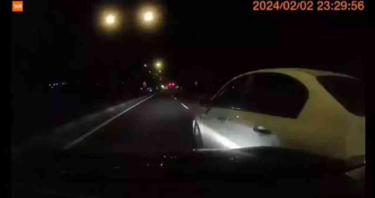 Trafikte hakimin aracının önünü kesip saldırdılar Trafikte hakimin aracının önünü kesip saldırdılar