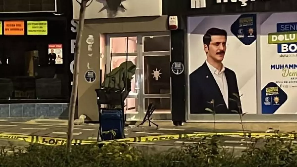 AK Parti İl Başkanlığı binasına bırakılan paket fünyeyle patlatıldı