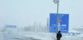 Bitlis'te kar yağışı: 31 köy yolu ulaşıma kapandı