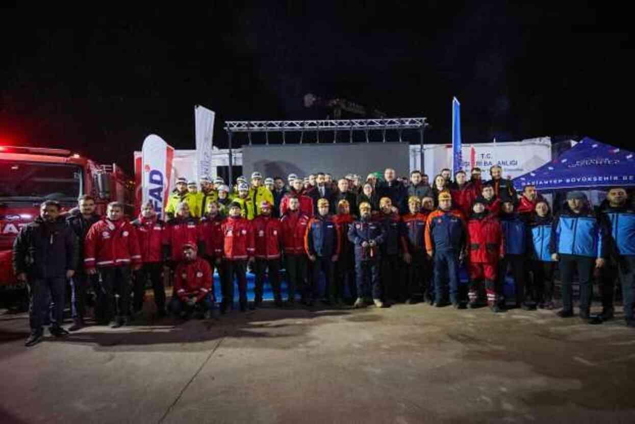 Gaziantep'te Depremde Hayatını Kaybeden Vatandaşlar Dualarlar Anıldı