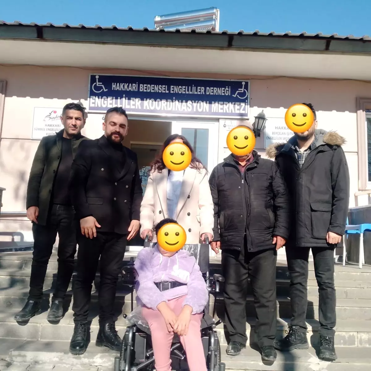 Hakkari Bedensel Engelliler Derneği'nden 7 engelliye sandalye desteği