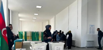 Azerbaycan'da işgalden kurtarılan Fuzuli'de erken cumhurbaşkanlığı seçimi için sandık başına giden halk, 30 yıl sonra ilk kez oy kullandı
