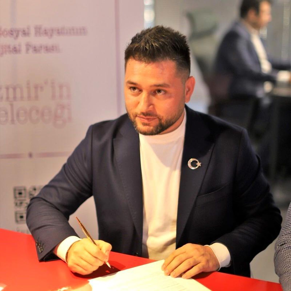 İzmir'de yüksek kazanç vaadiyle 2.5 milyar TL'lik vurgunla ilgili aranan Ocakçı Holding sahipleri yakalandı