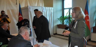 Kars'ta Azerbaycanlılar Cumhurbaşkanını Seçmek İçin Oy Kullanıyor