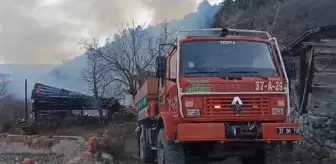 Tosya'da Samanlık ve Evde Yangın Çıktı